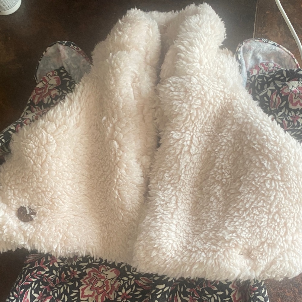 Jessica Simpson Cream Fleece Kids Vest